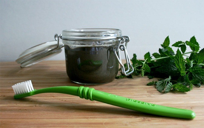 homemade-coconut-oil-toothpaste